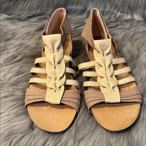 Naya Palomi Stylish Women's Leather Sandals in Brown and Cream Size 9N - Picture 4 of 8